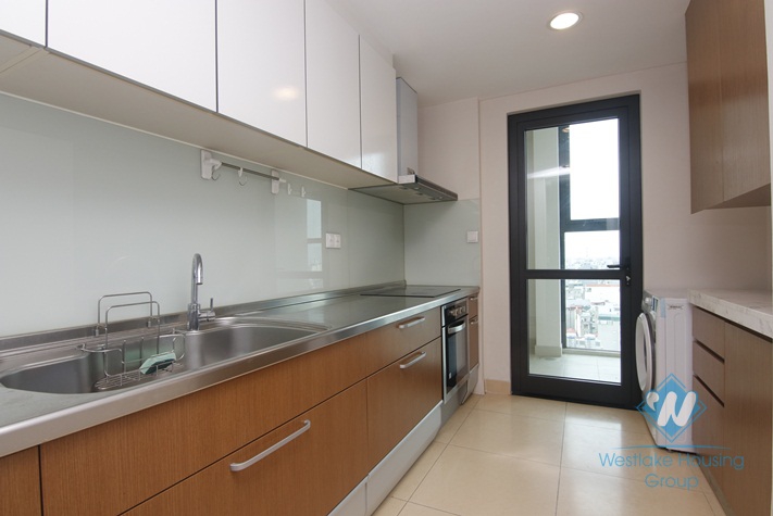 Luxury three bedrooms apartment for rent in Hoang Thanh tower, city center, Ha Noi